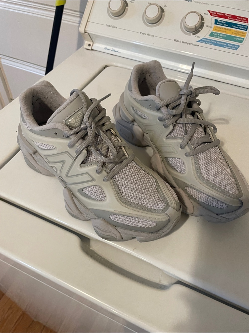 New Balance Chunky Sneaker in Light Grey and Pale Taupe